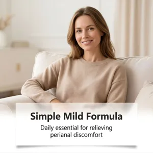 Femme souriante montrant le soulagement quotidien d'une crème apaisante périanale douce.