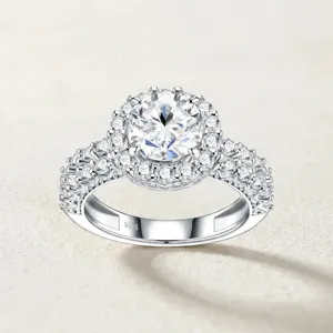Bague de fiançailles en moissanite avec halo et anneau en argent micro-pavé pour femme