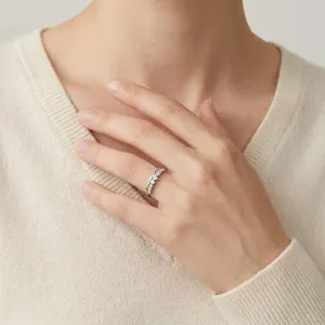 Elegante 925 sterling zilveren kroonring met fonkelende pave gezette moissanietstenen