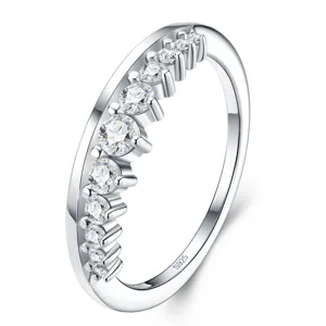 Elegante S925 sterling zilveren ring met schitterende moissaniet in een kroonontwerp