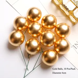 Dettaglio di dieci decorazioni per torta a forma di sfera dorata metallica con stecchi