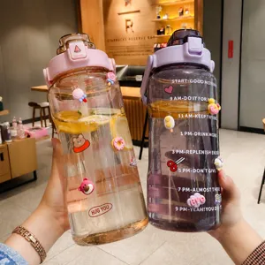Grande borraccia in plastica sfumata con cannuccia e indicatori di tempo per attivita sportive