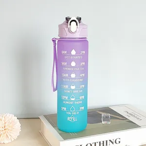 Botella de agua de plástico degradado con pajita y correa 750ml taza deportiva ideal