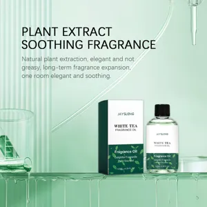 Vue détaillée de la bouteille d'huile parfumée au thé blanc botanique vert et de son emballage.