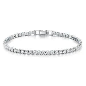 Fonkelende zilverkleurige moissanite tennisarmband voor dames, gepresenteerd in rondzicht