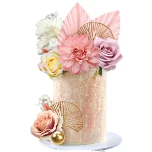 Set de decoración de pastel bohemio con hojas de palma rosas, flores artificiales y abanicos.