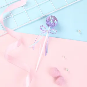 Bonito adorno para tarta con bola de lentejuelas moradas de 3cm con lazo para fiesta