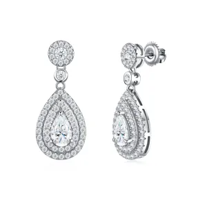 Elegantes pendientes de gota de plata S925 con halos de moissanita talla pera.