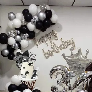 Bohemian cake decoration with happy birthday topper, ideal for birthday and wedding parties.