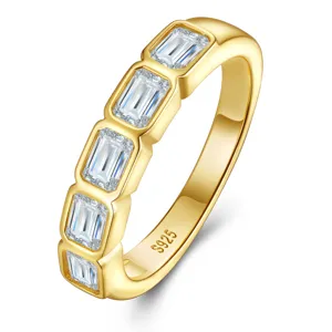 Vergulde S925 sterling zilveren ring met baguette geslepen moissanite stenen