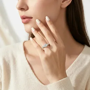 Elegante D-kleur moissaniet solitaire ring in S925 sterling zilver voor de bruiloft.