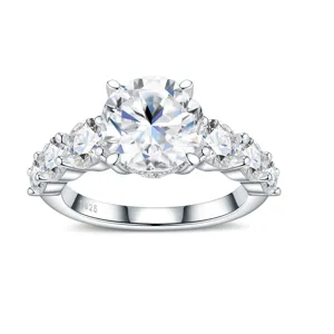 Elegante S925 zilveren trouwring met schitterende D-kleur VVS moissaniet steen.