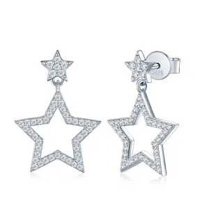 Vue détaillée des boucles d'oreilles en argent S925 en forme d'étoile avec pavé
