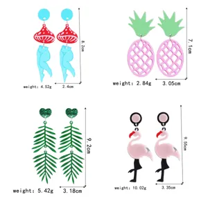 Dimensioni dettagliate degli orecchini tropicali in acrilico con forme di ananas e foglie