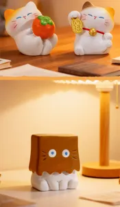 Detailansicht süßer Katzen-Blindbox-Figuren mit einer einzigartigen Katze mit Papiertüte