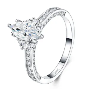 Close-up van marquise geslepen moissaniet ring met S925 sterling zilveren kenmerk