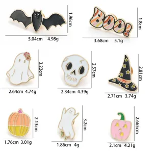Dimensions et poids détaillés pour diverses épinglettes d'Halloween sur fond blanc