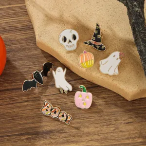 Ensemble mignon de pin's Halloween avec fantôme, citrouille, crâne et chauve-souris pour veste