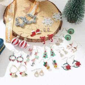 Assortiment kerstoorbellen met sneeuwvlokken, rendieren en Merry Xmas ontwerpen