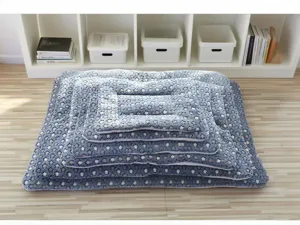 Cama de felpa para gatos y perros apilada en varios tamaños con patrón de estrellas estera suave