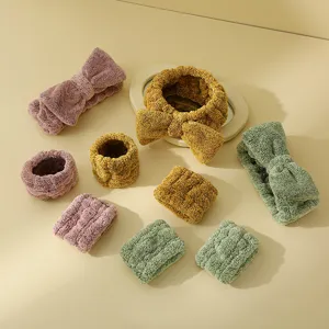 Ensemble bandeau et poignets éponge en peluche pour le visage, bandeau de maquillage doux.