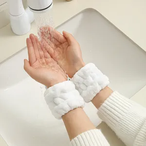 Bracelets de lavage en microfibre douce pour le visage, éponges absorbantes blanc.