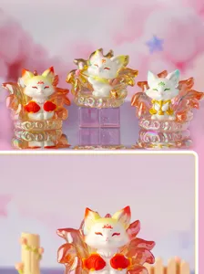 Nahaufnahme von schillernden Neunschwänzigen Fuchs-Figuren der Tierkreis-Kollektion