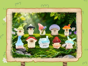 Collection de figurines de chats miniatures avec des chapeaux de champignons.