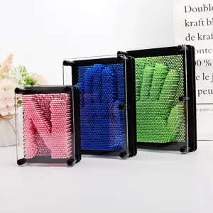 Jouet 3D pin art créatif empreinte de main en rose bleu et vert en trois tailles