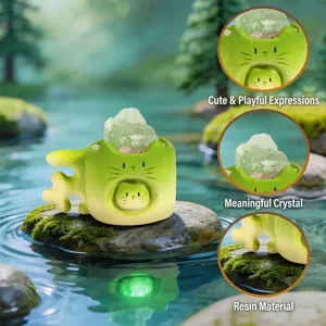 Figurine de chat vert PAI Sea Energy en résine avec cristaux dans un décor naturel