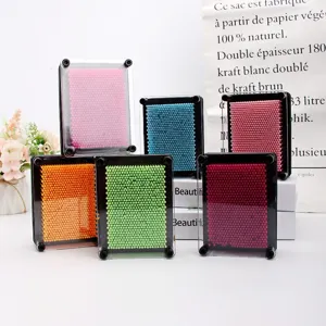 Cadres de jouets 3D pin art colorés de différentes teintes pour une décoration de bureau