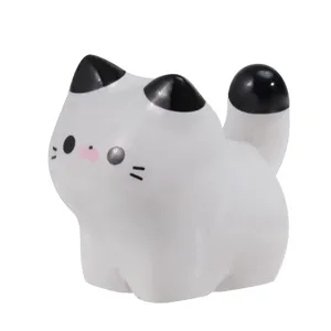 Figurine de chat mignon en résine noir et blanc pour collection ou décoration de bureau.