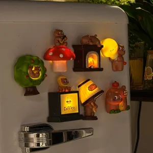 Aimant de Réfrigérateur Chat Lumineux Blind Box Figurine en Résine Mori Island Cat Autocollant Magnétique LED pour Déco de Bureau Cadeau