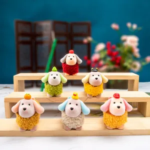 Collezione di sei adorabili statuine di cuccioli floccati in scatola a sorpresa su supporto in legno