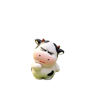 Figurine en Résine Boîte Mystère Vache d'Herbe Cartoon Ornement de Bureau Animal Mignon Statue de Vache Miniature Déco Maison Bureau Cadeau Enfants