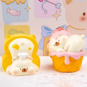 Dos adorables figuritas de osos de resina con temas de postres para decorar y regalar