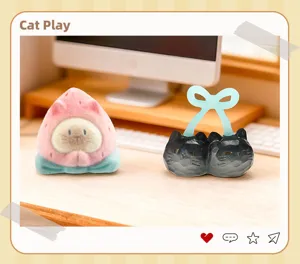Gros plan de figurines de chat mignon pour décoration de bureau esthétique en résine