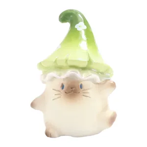 Mignonne figurine de collection chat PAI portant un chapeau champignon vert décoré