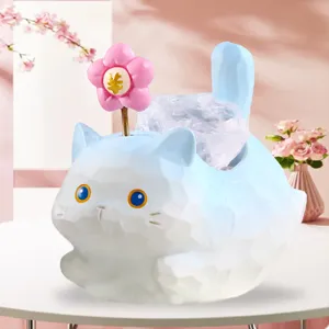 Ornement mignon de chat en résine avec texture facettée et accessoire en cristal blanc
