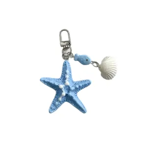 Charmant porte-clés étoile de mer bleue et coquillage blanc pour sac ou clé de voiture