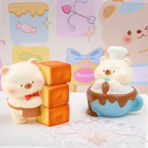 Dos lindas figuritas creativas de osos de resina con temas de postres y un chef dentro de una taza.