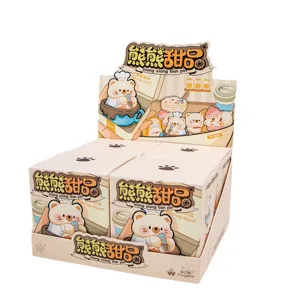 Vista detallada de la caja expositora de cajas sorpresa de ositos de postre