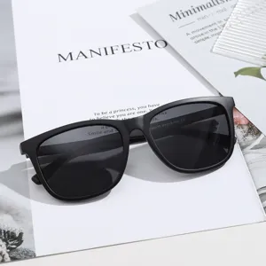 Occhiali da Sole Polarizzati TR90 per Uomo Donna Montatura Quadrata Nero Opaco Protezione UV400 Occhiali da Guida All'aperto alla Moda