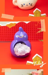 Figura de gato de resina morada con piedra de cuarzo rosa para decoración de hogar