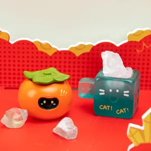 Figuras de resina Cat Pai Luck Energy con simpáticos diseños de caqui y cubo de gato