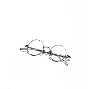 Montatura per occhiali rotonda vintage in titanio con design in metallo argento puro