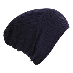Hochwertige dunkelviolette gerippte Strickmütze für winterliche Outdoor-Wärme und Stil