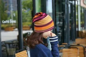 Mehrfarbige gestreifte Beanie und Nackenwärmer aus Kaschmir-Imitat für Damen