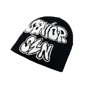 Punk-Strickmütze mit weißem Jacquard-Schriftzug für warme Wintertage und Hip-Hop-Style