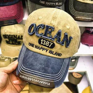 Nahaufnahme der Retro-Baseballkappe mit blauer OCEAN 1387-Stickerei und Used-Look
